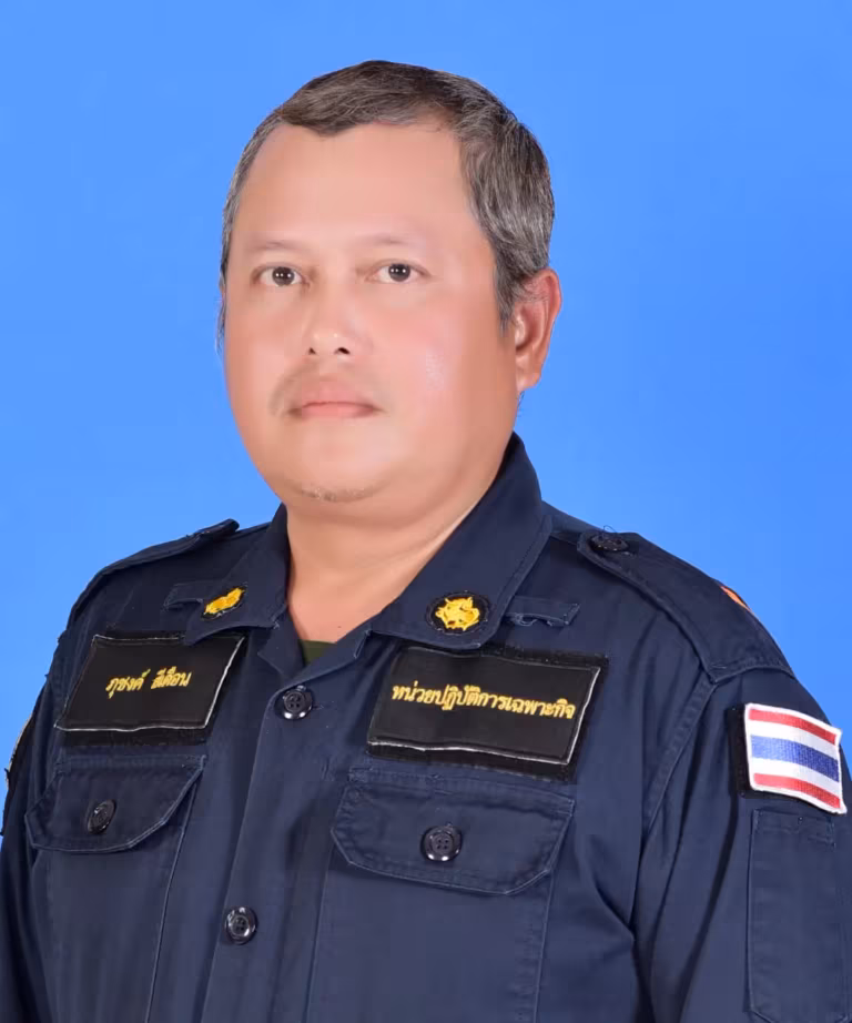 นายภุชงค์ สีเดือน