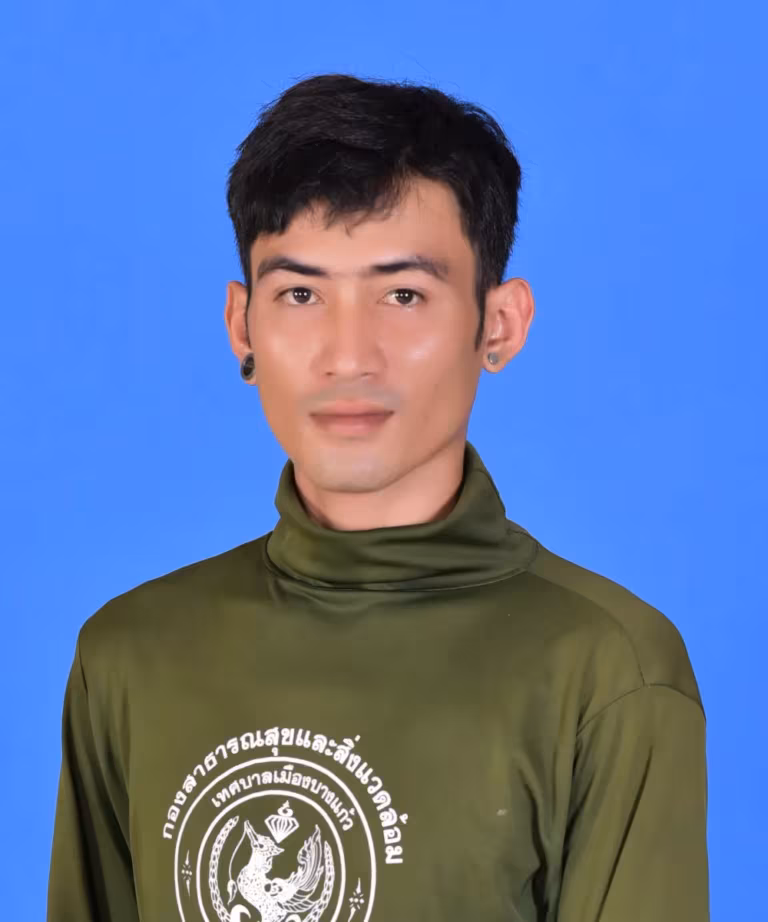 นายพีรพล หอมจันทร์